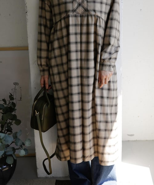 URBAN RESEARCH DOORS（アーバンリサーチドアーズ）の「チェックスキッパーワンピース（その他・レディース・BROWN/BEIGE・one）」の17枚目の写真