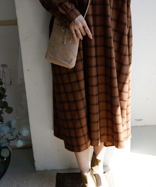 URBAN RESEARCH DOORS（アーバンリサーチドアーズ）の「チェックスキッパーワンピース（その他・レディース・BROWN/BEIGE・one）」の4枚目の写真