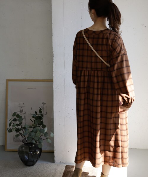 URBAN RESEARCH DOORS（アーバンリサーチドアーズ）の「チェックスキッパーワンピース（その他・レディース・BROWN/BEIGE・one）」の6枚目の写真