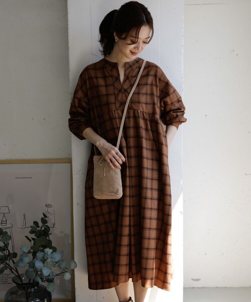URBAN RESEARCH DOORS（アーバンリサーチドアーズ）の「チェックスキッパーワンピース（その他・レディース・BROWN/BEIGE・one）」の7枚目の写真