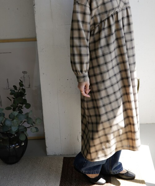 URBAN RESEARCH DOORS（アーバンリサーチドアーズ）の「チェックスキッパーワンピース（その他・レディース・BROWN/BEIGE・one）」の16枚目の写真