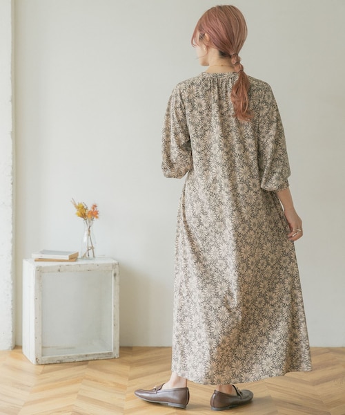 ITEMS URBANRESEARCH（アイテムズ アーバンリサーチ）の「花柄ラグラン