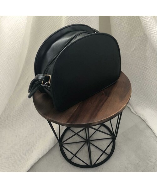 copine(コピン)の「ハーフムーンショルダーバッグ(3color)(ショルダーバッグ・レディース・キャメル/ボルドー/ブラック・ワンサイズ)」の2枚目の写真