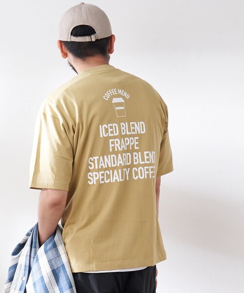 CIAOPANIC TYPY(チャオパニックティピー)の「【FAMIMA CAFE】バックプリントポケットTee(Tシャツ/カットソー・メンズ・ホワイト/カーキ/チャコールグレー/イエロー・S/M/L)」の4枚目の写真