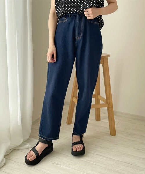 chocomee（チョコミー）の「ルーズテーパードパンツ（デニムパンツ・レディース・ホワイト/ブルー・S）」の2枚目の写真