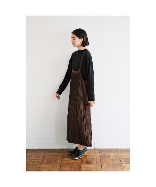 avecmoi（アヴェクモワ）の「アヴェクモワ ランダムプリーツキャミワンピース〈茶〉（レディースファッション > ワンピース・チュニック > ワンピース・レディース・ブラウン・（身幅51/総丈96cm）/（身幅54/総丈96cm）/（身幅48/総丈96cm）/（身幅45/総丈96cm））」の9枚目の写真