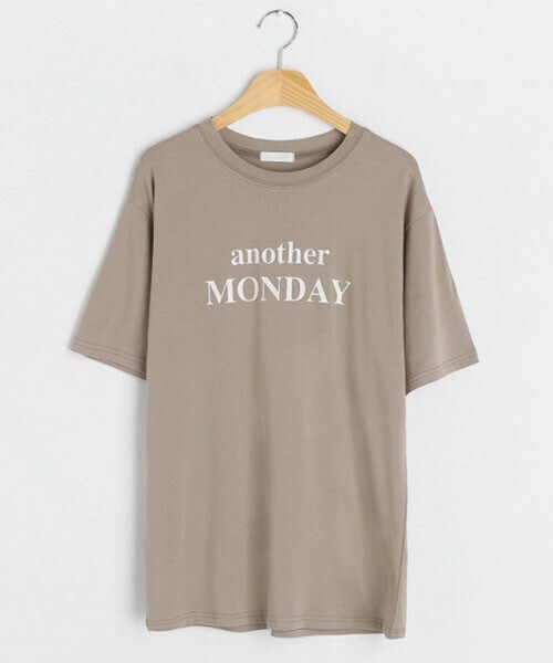 DHOLIC(ディーホリック)の「半袖レタリングTシャツ(Tシャツ/カットソー・レディース・ホワイト/ブラック/ブラウン・ONESIZE)」の3枚目の写真