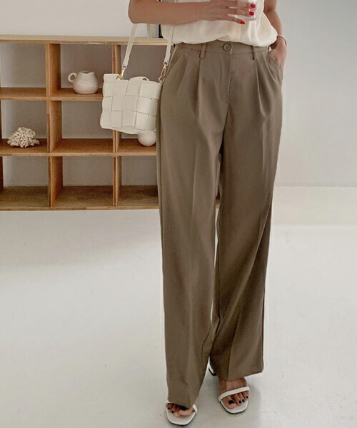 DHOLIC STYLE（ディーホリックスタイル）の「[ontheriver] ウエストタックスラックスパンツ（スラックス・レディース・ブラック/ベージュ/ブラウン/ブルー・S/M/L/XL）」の2枚目の写真