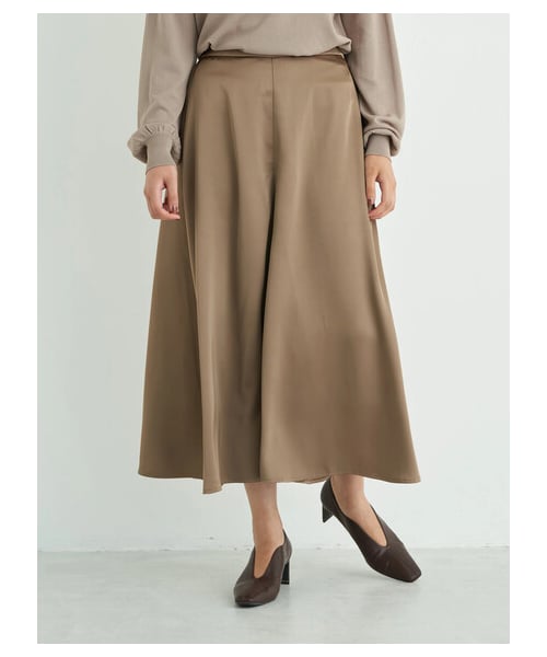 YECCA VECCA（イェッカヴェッカ）の「サテンキュロットパンツ