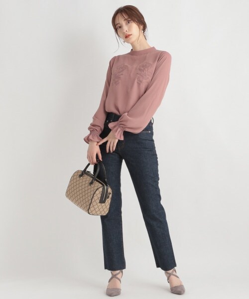 Andemiu(アンデミュウ)の「フラワーシシュウブラウス(トップス・レディース・オフホワイト11/ピンク20/モカ59・F)」の9枚目の写真