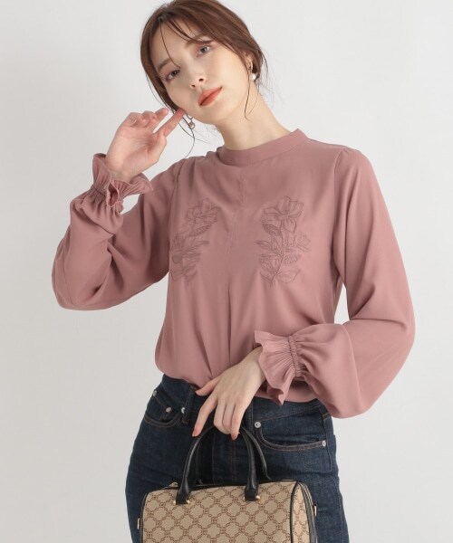 Andemiu(アンデミュウ)の「フラワーシシュウブラウス(トップス・レディース・オフホワイト11/ピンク20/モカ59・F)」の8枚目の写真