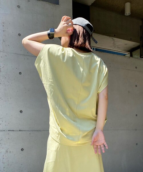 DouDou(ドゥドゥ)の「セットアップ サイドタックプルオーバー(Tシャツ/カットソー・レディース・イエロー/ブルー/ブラック・F)」の2枚目の写真