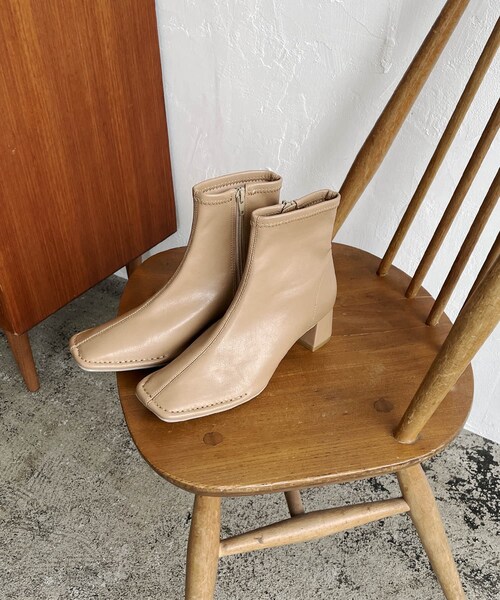 CAPRICIEUX LE'MAGE（カプリシューレマージュ）の「アウトステッチショートブーツ（その他シューズ・レディース・エクリュ/ベージュ/ブラック・36/37/38）」の2枚目の写真
