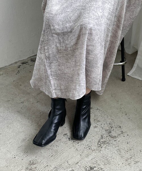 CAPRICIEUX LE'MAGE（カプリシューレマージュ）の「アウトステッチショートブーツ（その他シューズ・レディース・エクリュ/ベージュ/ブラック・36/37/38）」の3枚目の写真