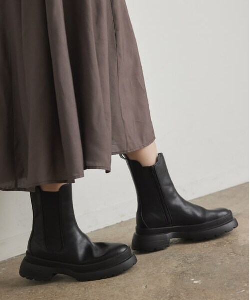 VIS(ビス)の「【軽量】やわらかな履き心地。トラックソールサイドゴアブーツ(シューズ・レディース・カーキ/オフホワイト/ブラック・LL/S/L/M)」の2枚目の写真