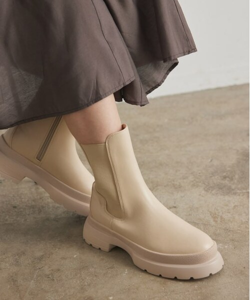 VIS(ビス)の「【軽量】やわらかな履き心地。トラックソールサイドゴアブーツ(シューズ・レディース・カーキ/オフホワイト/ブラック・LL/S/L/M)」の1枚目の写真