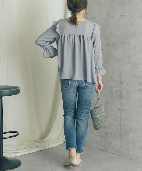 URBAN RESEARCH ROSSO WOMEN（アーバンリサーチ　ロッソ）の「【WEB限定】シアー楊柳ラッフルブラウス（その他・レディース・PINK/BLUE GRAY/BLACK・FREE）」の8枚目の写真