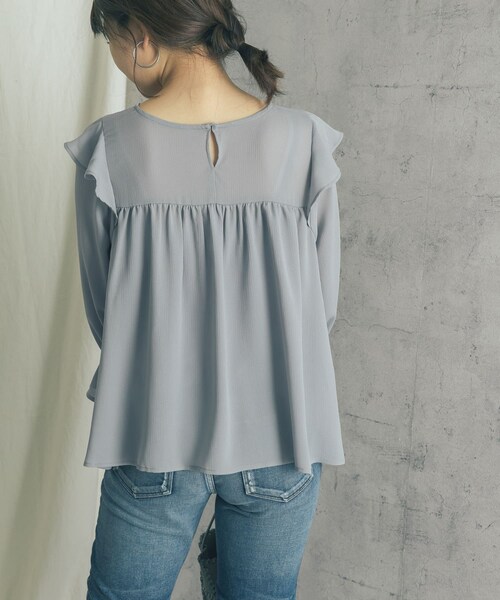 URBAN RESEARCH ROSSO WOMEN（アーバンリサーチ　ロッソ）の「【WEB限定】シアー楊柳ラッフルブラウス（その他・レディース・PINK/BLUE GRAY/BLACK・FREE）」の5枚目の写真