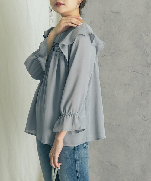 URBAN RESEARCH ROSSO WOMEN（アーバンリサーチ　ロッソ）の「【WEB限定】シアー楊柳ラッフルブラウス（その他・レディース・PINK/BLUE GRAY/BLACK・FREE）」の4枚目の写真