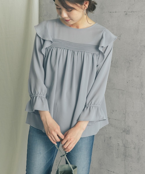 URBAN RESEARCH ROSSO WOMEN（アーバンリサーチ　ロッソ）の「【WEB限定】シアー楊柳ラッフルブラウス（その他・レディース・PINK/BLUE GRAY/BLACK・FREE）」の3枚目の写真