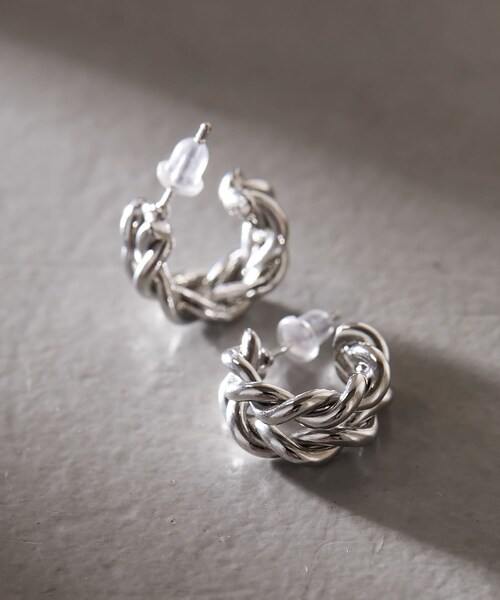 Chico（チコ）の「チェーンミニフープピアス（ピアス（両耳用）・レディース・ゴールド/シルバー・F）」の2枚目の写真