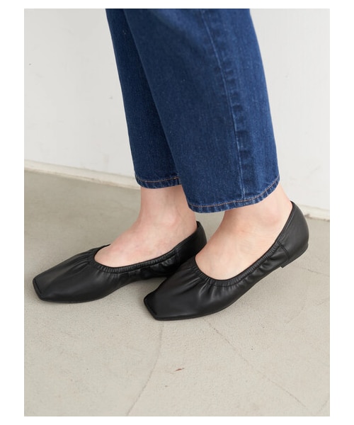 earth music&ecology(アースミュージックアンドエコロジー)の「ORiental TRaffic ギャザーパンプス(シューズ・ブラック/ベージュ/ミント・S/M/L)」の2枚目の写真