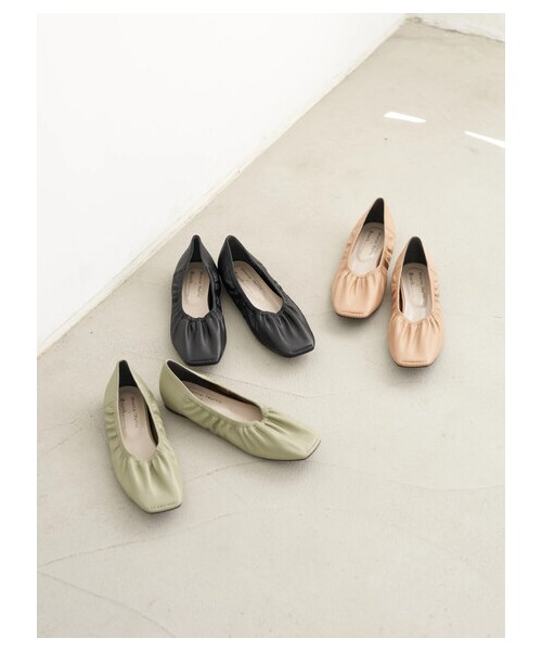 earth music&ecology(アースミュージックアンドエコロジー)の「ORiental TRaffic ギャザーパンプス(シューズ・ブラック/ベージュ/ミント・S/M/L)」の1枚目の写真