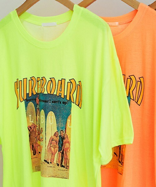 DHOLIC STYLE（ディーホリックスタイル）の「[mayblue] SURFBOARDプリントTシャツ（Tシャツ/カットソー・レディース・ホワイト/オレンジ/イエロー/グレー・FREE）」の3枚目の写真