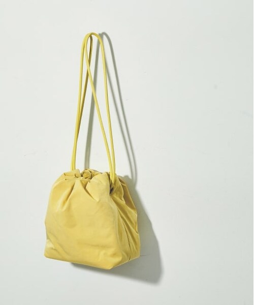 ADAM ET ROPE'（アダムエロペ）の「マシュマロ巾着バッグ（バッグ・レディース・ブラウン系/ブルー系/イエロー・F）」の3枚目の写真