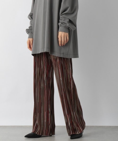 LOWRYS FARM（ローリーズファーム）の「ｓｅｌｆｃｕｔシャイニー柄パンツ（パンツ・アイボリー/チャコール/ブラウン・F）」の3枚目の写真