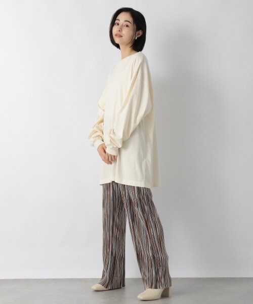 LOWRYS FARM（ローリーズファーム）の「ｓｅｌｆｃｕｔシャイニー柄パンツ（パンツ・アイボリー/チャコール/ブラウン・F）」の5枚目の写真