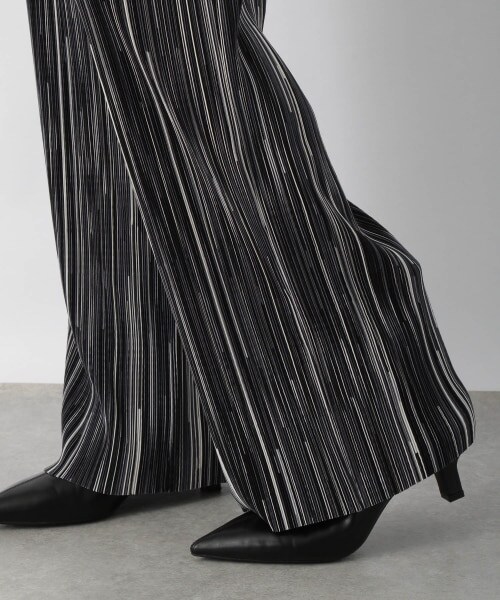 LOWRYS FARM（ローリーズファーム）の「ｓｅｌｆｃｕｔシャイニー柄パンツ（パンツ・アイボリー/チャコール/ブラウン・F）」の11枚目の写真