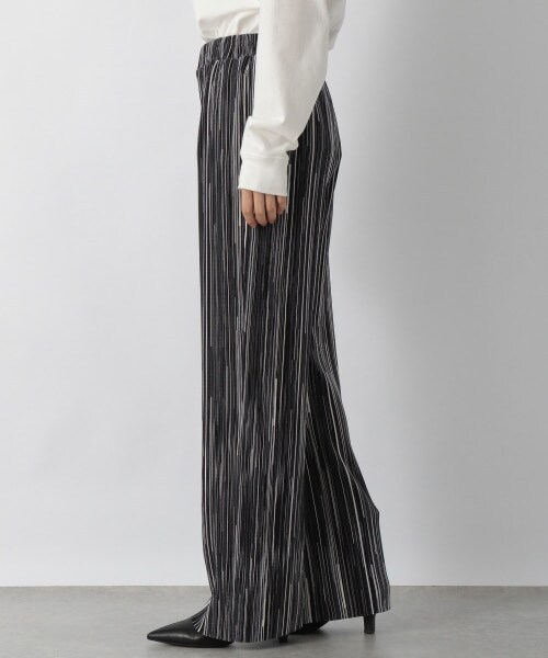 LOWRYS FARM（ローリーズファーム）の「ｓｅｌｆｃｕｔシャイニー柄パンツ（パンツ・アイボリー/チャコール/ブラウン・F）」の6枚目の写真