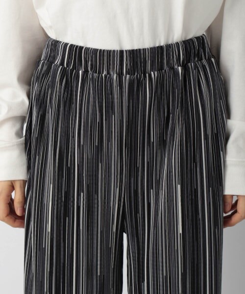 LOWRYS FARM（ローリーズファーム）の「ｓｅｌｆｃｕｔシャイニー柄パンツ（パンツ・アイボリー/チャコール/ブラウン・F）」の9枚目の写真