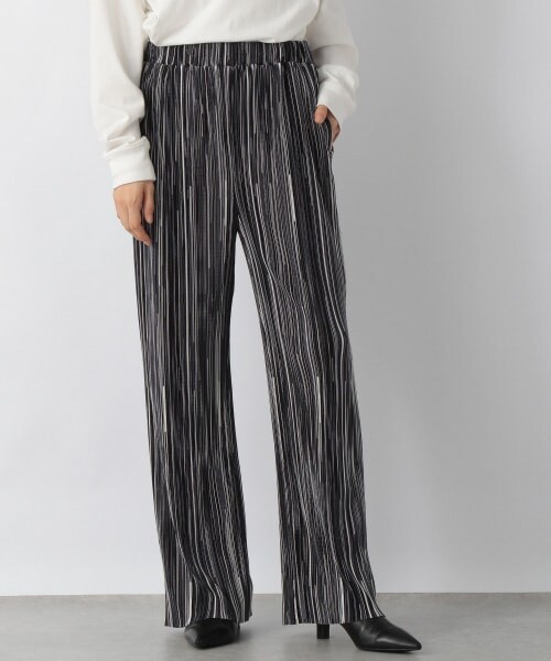 LOWRYS FARM（ローリーズファーム）の「ｓｅｌｆｃｕｔシャイニー柄パンツ（パンツ・アイボリー/チャコール/ブラウン・F）」の2枚目の写真