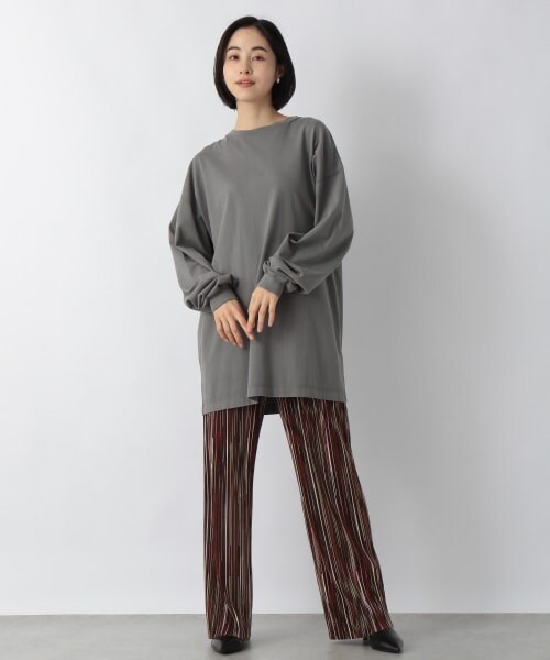 LOWRYS FARM（ローリーズファーム）の「ｓｅｌｆｃｕｔシャイニー柄パンツ（パンツ・アイボリー/チャコール/ブラウン・F）」の4枚目の写真