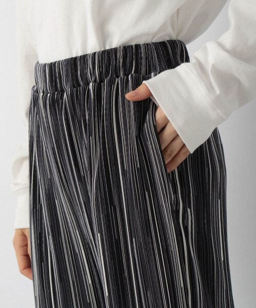 LOWRYS FARM（ローリーズファーム）の「ｓｅｌｆｃｕｔシャイニー柄パンツ（パンツ・アイボリー/チャコール/ブラウン・F）」の10枚目の写真