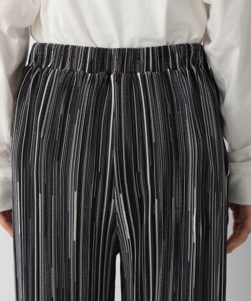 LOWRYS FARM（ローリーズファーム）の「ｓｅｌｆｃｕｔシャイニー柄パンツ（パンツ・アイボリー/チャコール/ブラウン・F）」の8枚目の写真