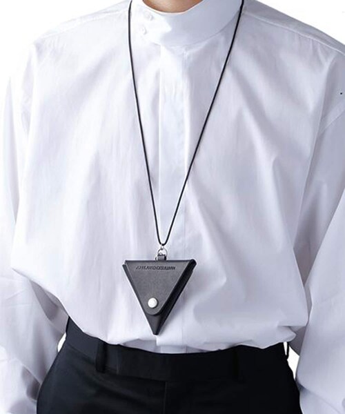 JOHN LAWRENCE SULLIVAN（ジョンローレンスサリバン）の「LEATHER TRIANGLE COIN CASE（その他・メンズ・その他）」の2枚目の写真