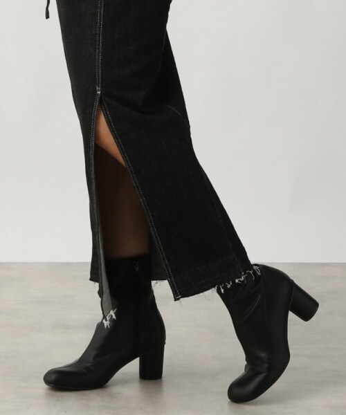 Ezick（エジック）の「オブリークトゥブーツ（シューズ・ホワイト/ブラック/ブルー・36/37/38）」の2枚目の写真