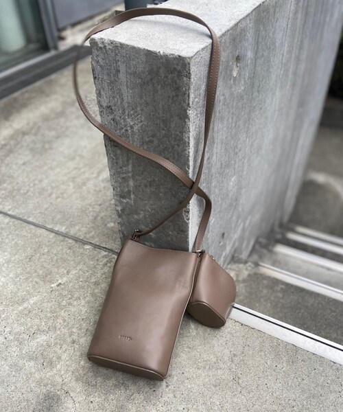 RIVE DROITE(リヴドロワ)の「【story.(ストーリー)】別注ポシェット(ショルダーバッグ・レディース・レッド/モカ/グレー・F)」の1枚目の写真