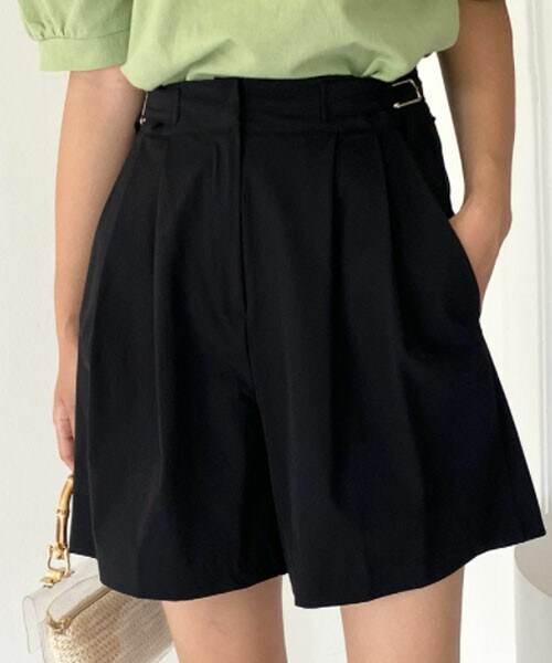 DHOLIC（ディーホリック）の「ベルトタックハーフパンツ（その他パンツ・レディース・ベージュ/ブラック・S/M）」の2枚目の写真