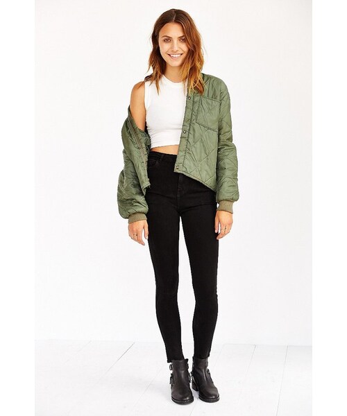 URBAN OUTFITTERS(アーバンアウトフィッターズ)の「BLQ BASIQ Cropped Muscle Tee(Tシャツ/カットソー・レディース・WHITE・M/L/XS/S)」の4枚目の写真