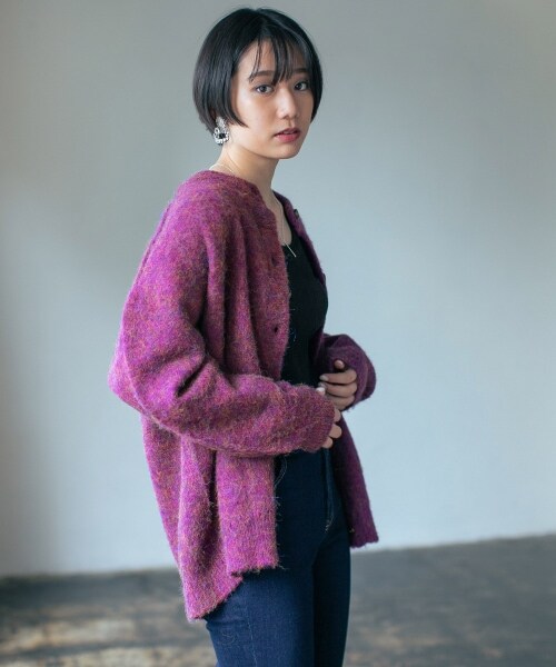 PAGEBOY（ページボーイ）の「【WEB先行予約】シャギークルーカーディガン（トップス・レディース・グレージュ/モーブワイン/ブラウン/ディープグリーン/【WEB限定カラー】ブルー・F）」の4枚目の写真