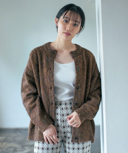 PAGEBOY（ページボーイ）の「【WEB先行予約】シャギークルーカーディガン（トップス・レディース・グレージュ/モーブワイン/ブラウン/ディープグリーン/【WEB限定カラー】ブルー・F）」の2枚目の写真