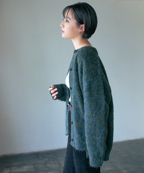 PAGEBOY（ページボーイ）の「【WEB先行予約】シャギークルーカーディガン（トップス・レディース・グレージュ/モーブワイン/ブラウン/ディープグリーン/【WEB限定カラー】ブルー・F）」の22枚目の写真