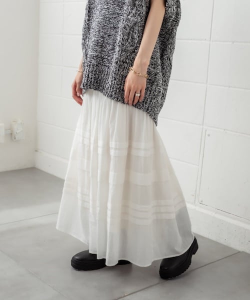mystic(ミスティック)の「ランダムタックロングスカート(スカート・レディース・オフホワイト/ブラック・F)」の1枚目の写真