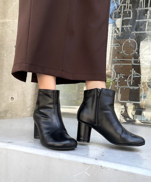 WHO'S WHO gallery（フーズフーギャラリー）の「スクエアトゥブーツ（ブーティ・レディース・ブラウン/シルバー/ブラック・M/L）」の2枚目の写真