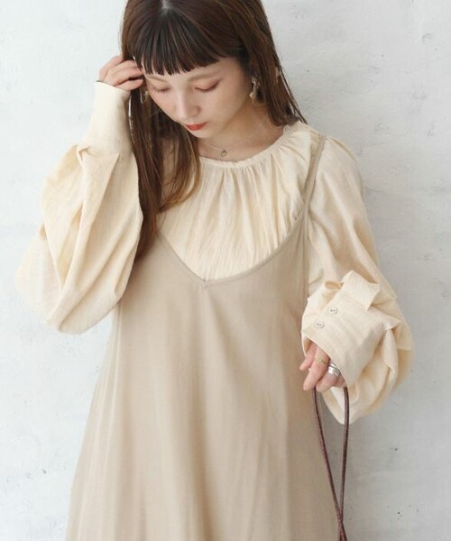 Crisp（クリスプ）の「カームギャザーチュニック[c1R2908]（シャツ/ブラウス・レディース・グレー/アイボリー/レッド・FREE）」の2枚目の写真