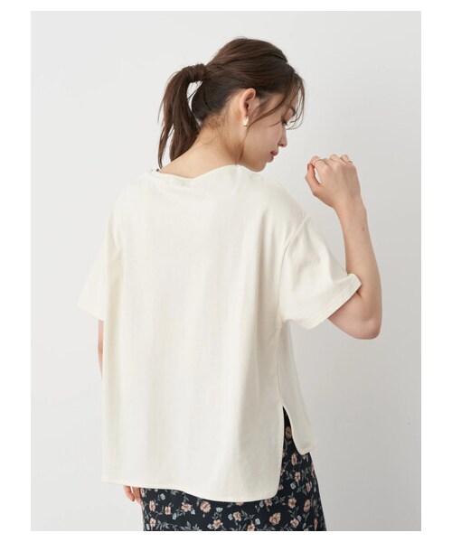 earth music&ecology（アースミュージックアンドエコロジー）の「MildlyロゴTシャツ（トップス・オフホワイト/チャコールグレー/ライトベージュ/ライトパープル・F）」の4枚目の写真